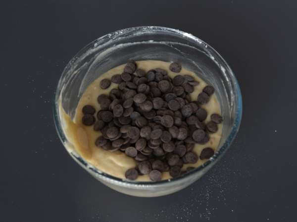 Wyśmienite babeczki z bananami i kawałkami czekolady - Przygotowanie krok 5