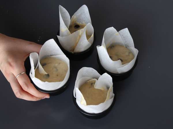 Wyśmienite babeczki z bananami i kawałkami czekolady - Przygotowanie krok 9