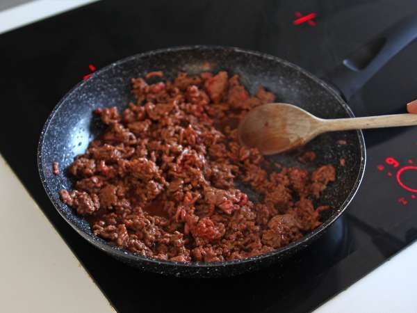 Pieczone w piekarniku tortille z quesadillas i pikantnym nadzieniem wołowym - Przygotowanie krok 2