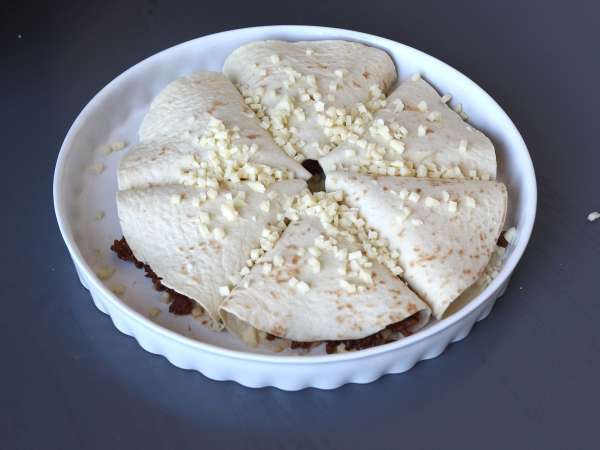 Pieczone w piekarniku tortille z quesadillas i pikantnym nadzieniem wołowym - Przygotowanie krok 5