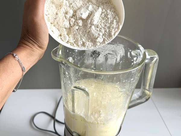 Pikantne ciasto w blenderze: szybkie, łatwe i bardzo wilgotne - Przygotowanie krok 4