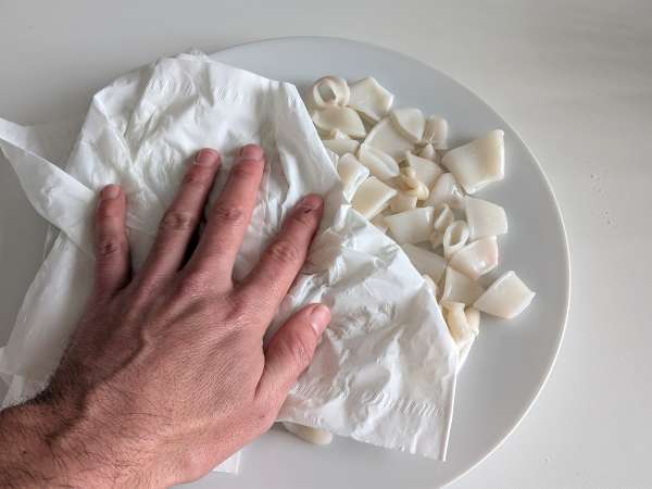 Krążki kalmarów we frytkownicy powietrznej chrupiące i lekkie - Przygotowanie krok 1