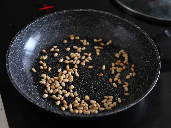 Sałatka z makaronem orzo, łososiem i cukinią - Przygotowanie krok 6
