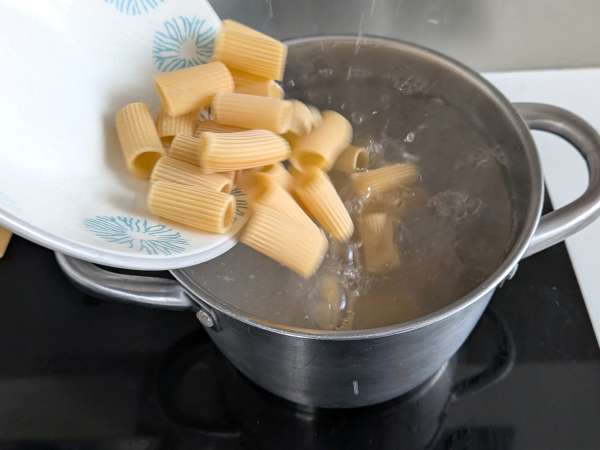 Carbonara z cukinii: łatwy w przygotowaniu wegetariański przepis - Przygotowanie krok 4