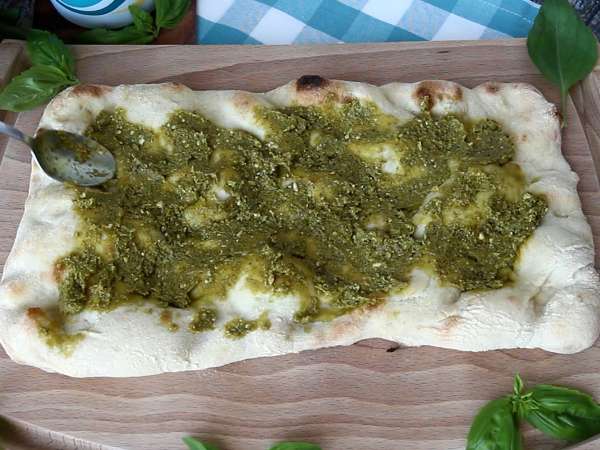Pinsa z pesto i mortadelą, gotowa w 10 minut! - Przygotowanie krok 2