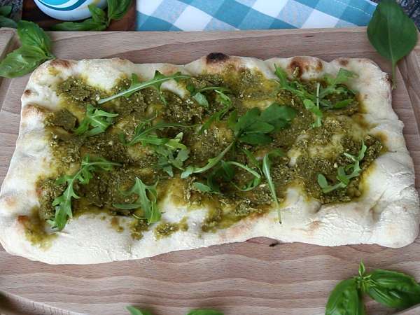 Pinsa z pesto i mortadelą, gotowa w 10 minut! - Przygotowanie krok 3
