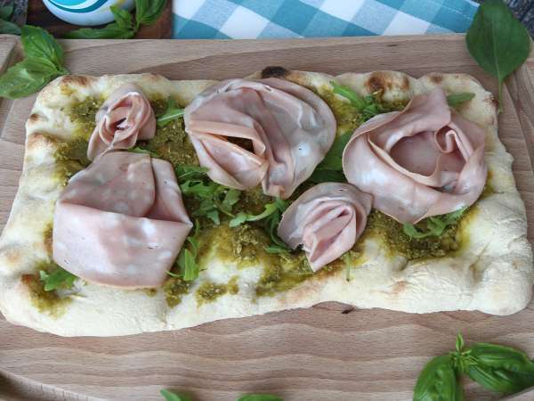Pinsa z pesto i mortadelą, gotowa w 10 minut! - Przygotowanie krok 4
