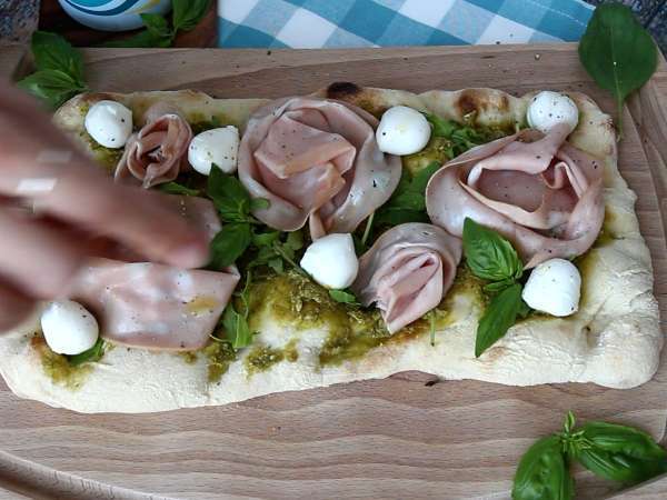 Pinsa z pesto i mortadelą, gotowa w 10 minut! - Przygotowanie krok 6