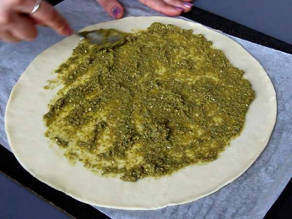 Tarta z pesto i cukinią: prosty przepis, który pachnie latem! - Przygotowanie krok 3