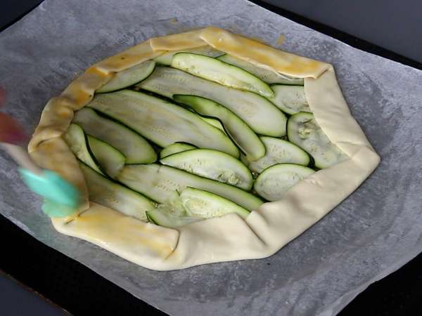 Tarta z pesto i cukinią: prosty przepis, który pachnie latem! - Przygotowanie krok 5