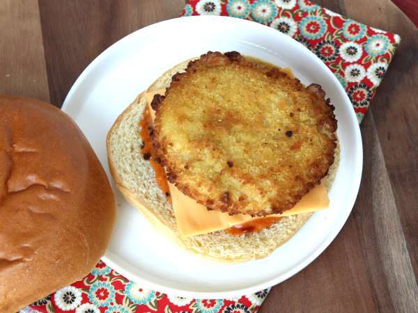 Burger z kurczakiem w panierce po koreańsku: chrupiący, pikantny i niezwykle smaczny - Przygotowanie krok 5