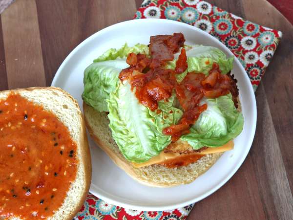 Burger z kurczakiem w panierce po koreańsku: chrupiący, pikantny i niezwykle smaczny - Przygotowanie krok 6