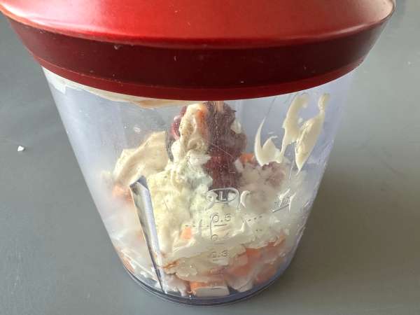 Pasta z surimi: przepis na błyskawiczną przekąskę - Przygotowanie krok 4