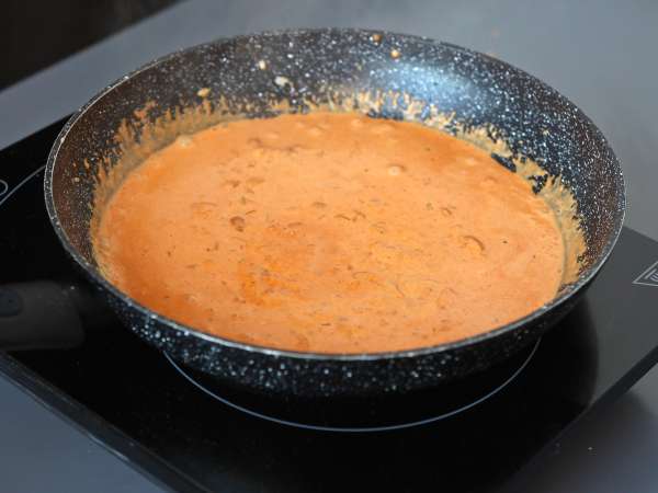 Makaron udon z kurczakiem i kremowym tajskim sosem curry - Przygotowanie krok 4