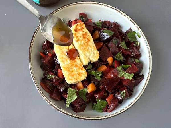 Sałatka z buraków z grillowanym halloumi - Przygotowanie krok 8