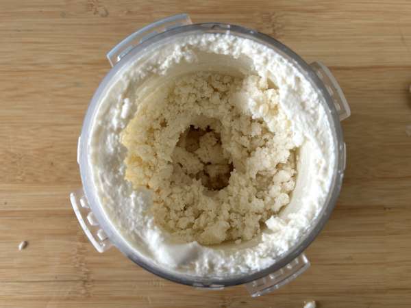 Lody kokosowe przygotowane za pomocą urządzenia Ninja Creami - Przygotowanie krok 5