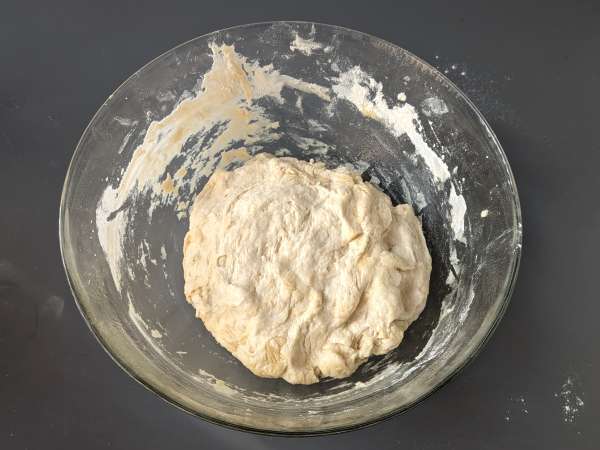 Gruba i puszysta focaccia z pomidorkami koktajlowymi, oliwkami i oregano - Przygotowanie krok 4