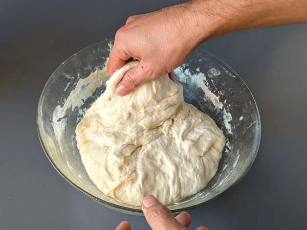 Gruba i puszysta focaccia z pomidorkami koktajlowymi, oliwkami i oregano - Przygotowanie krok 7