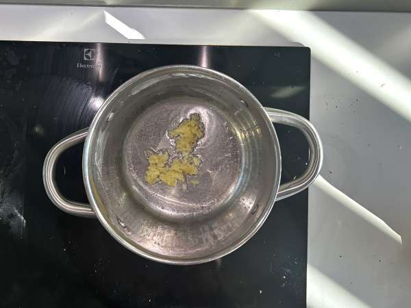Curry z soczewicy koralowej z mlekiem kokosowym: prosty przepis na kremowe danie - Przygotowanie krok 2