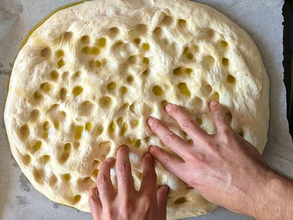 Rustykalna focaccia z cebulą i rozmarynem - Przygotowanie krok 9