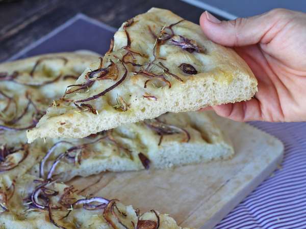 Rustykalna focaccia z cebulą i rozmarynem - Przygotowanie krok 13