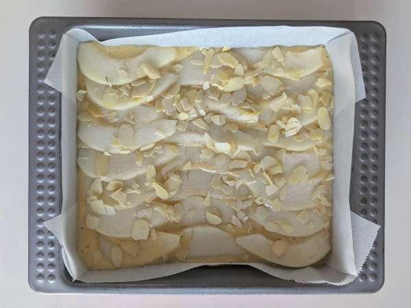 Łatwe i puszyste ciasto gruszkowe z migdałami - Przygotowanie krok 7