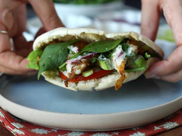 Shawarma z kurczaka przygotowana w frytkownicy powietrznej, z pitą i sosem tahini - Przygotowanie krok 8