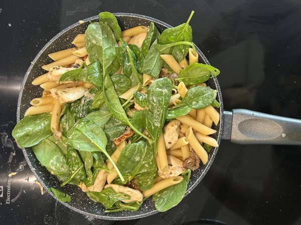 Marry Me Chicken Pasta: kremowy makaron z kurczakiem, suszonymi pomidorami i parmezanem - Przygotowanie krok 11