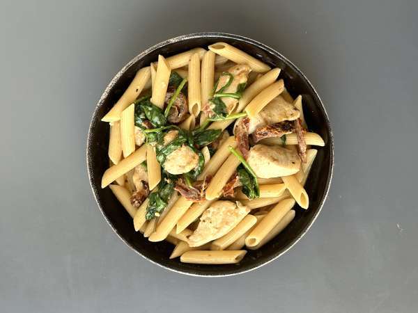 Marry Me Chicken Pasta: kremowy makaron z kurczakiem, suszonymi pomidorami i parmezanem - Przygotowanie krok 12