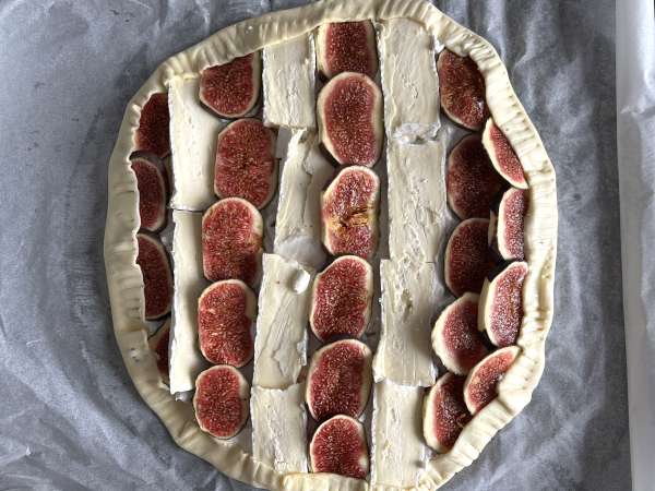 Cienka tarta z figami, serem brie i orzechami - Przygotowanie krok 7