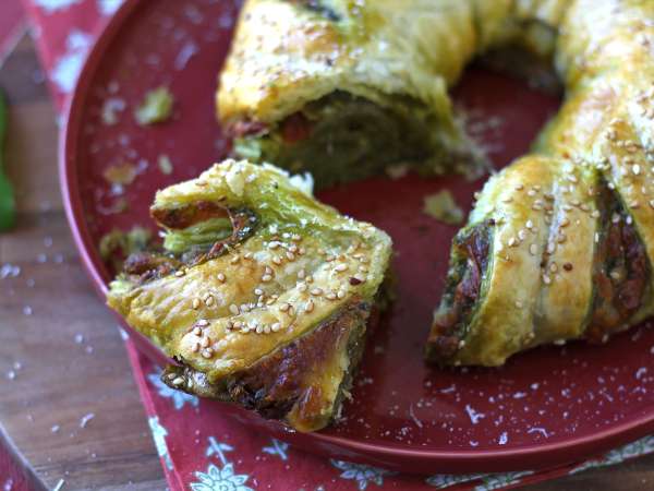 Ciasto francuskie z pesto, mozzarellą i suszonymi pomidorami - Przygotowanie krok 7