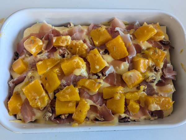 Kremowe i chrupiące lasagne z dynią, speckiem i orzechami - Przygotowanie krok 7