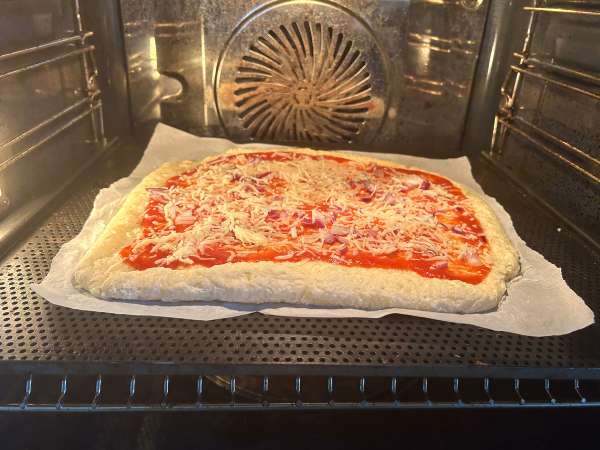 Pizza z serkiem wiejskim - Przygotowanie krok 6