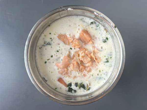 Quiche bez ciasta z łososiem, szpinakiem i serkiem wiejskim - Przygotowanie krok 6