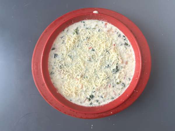 Quiche bez ciasta z łososiem, szpinakiem i serkiem wiejskim - Przygotowanie krok 7
