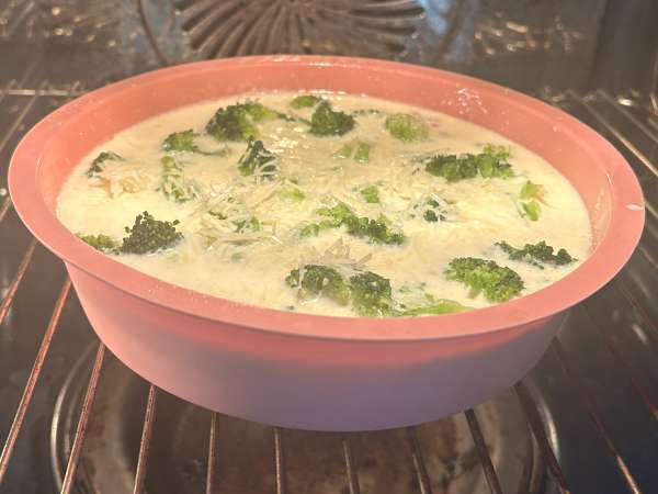 Quiche bez ciasta z brokułami, pancettą i serkiem wiejskim - Przygotowanie krok 6