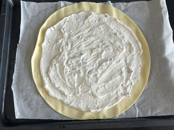 Tarta z gruszkami, gorgonzolą i orzechami włoskimi – nieodparte połączenie słodko-słonych smaków - Przygotowanie krok 5