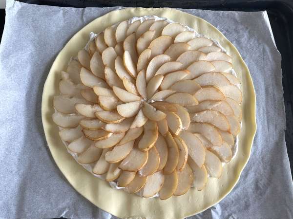 Tarta z gruszkami, gorgonzolą i orzechami włoskimi – nieodparte połączenie słodko-słonych smaków - Przygotowanie krok 6
