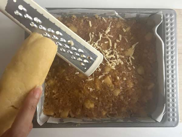 Szarlotka: polska szarlotka – krucha i chrupiąca - Przygotowanie krok 11
