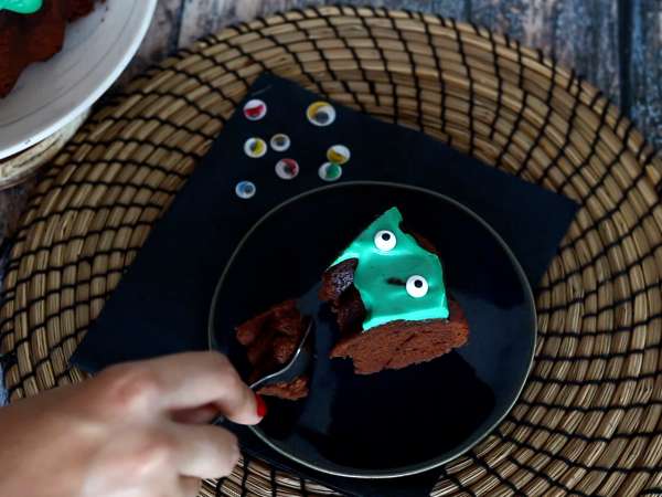 Halloweenowe ciasto typu bundt z diabelsko pysznym lukrem - Przygotowanie krok 8