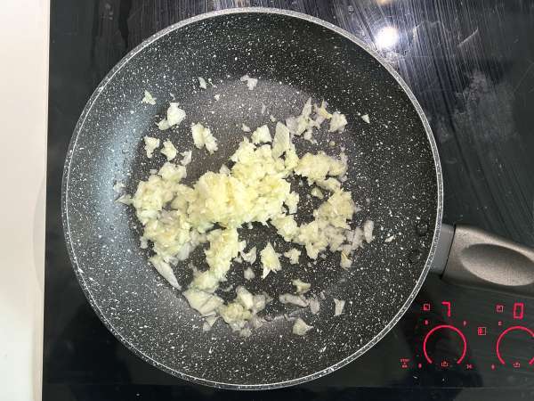 Wegetariańskie gołąbki z grzybami, ryżem i miso - Przygotowanie krok 3