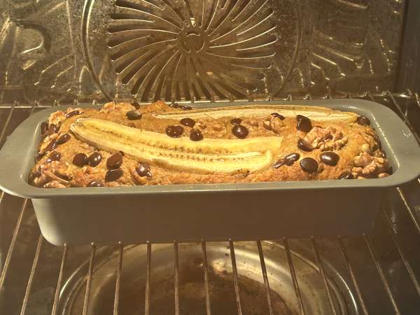 Wegański chlebek bananowy z miso, orzechami i czekoladą – wyjątkowo pyszny! - Przygotowanie krok 9