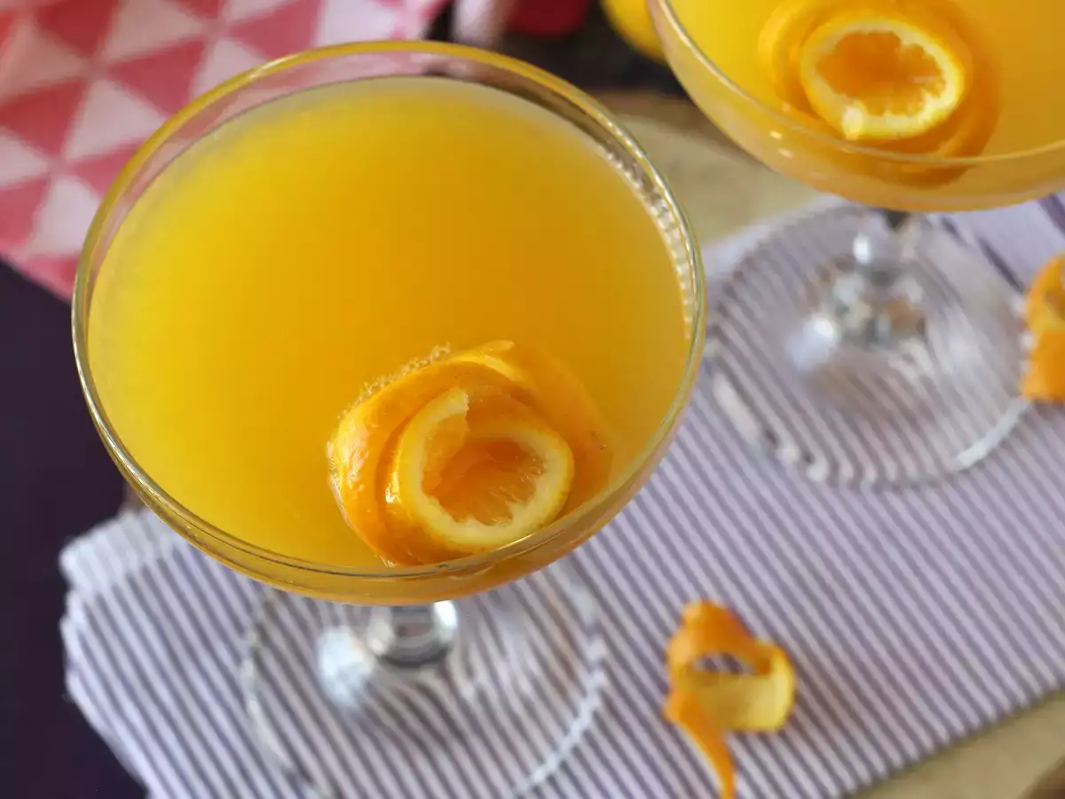 Agua de Valencia, śródziemnomorski koktajl z cavą i pomarańczą, który można przygotować w domu. - zdjęcie 9