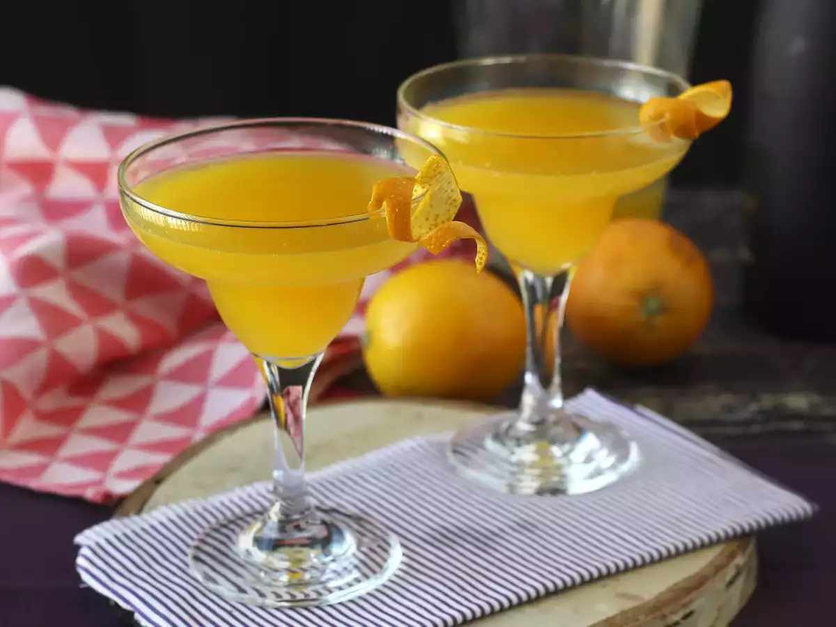Agua de Valencia – śródziemnomorski koktajl z cavą i pomarańczą, który przygotujesz w domu - zdjęcie 7