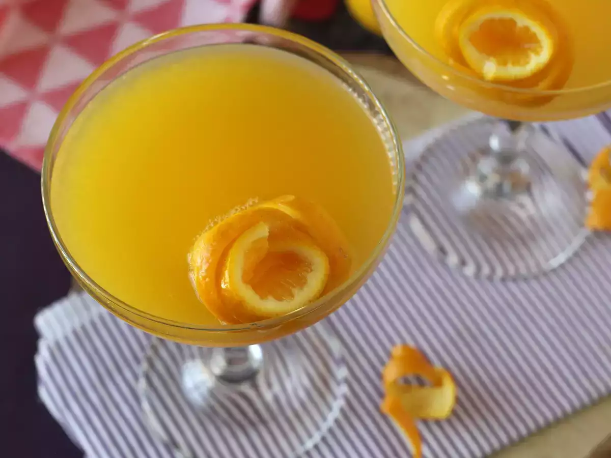 Agua de Valencia – śródziemnomorski koktajl z cavą i pomarańczą, który przygotujesz w domu - zdjęcie 9
