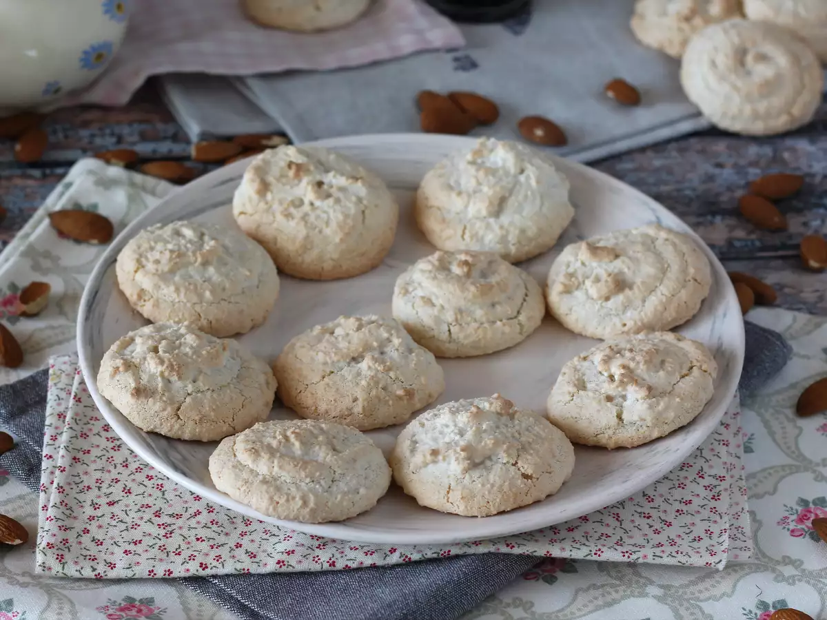 Amaretti – idealne włoskie ciasteczka migdałowe do kawy! - zdjęcie 2