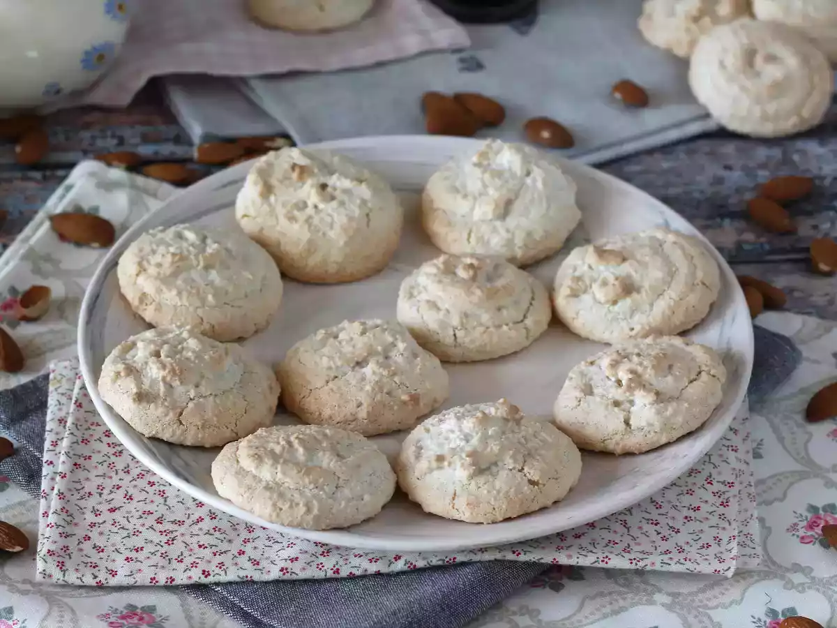 Amaretti, włoskie migdałowe smakołyki idealne do kawy! - zdjęcie 2