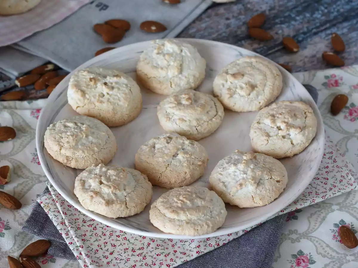 Amaretti, włoskie migdałowe smakołyki idealne do kawy! - zdjęcie 4