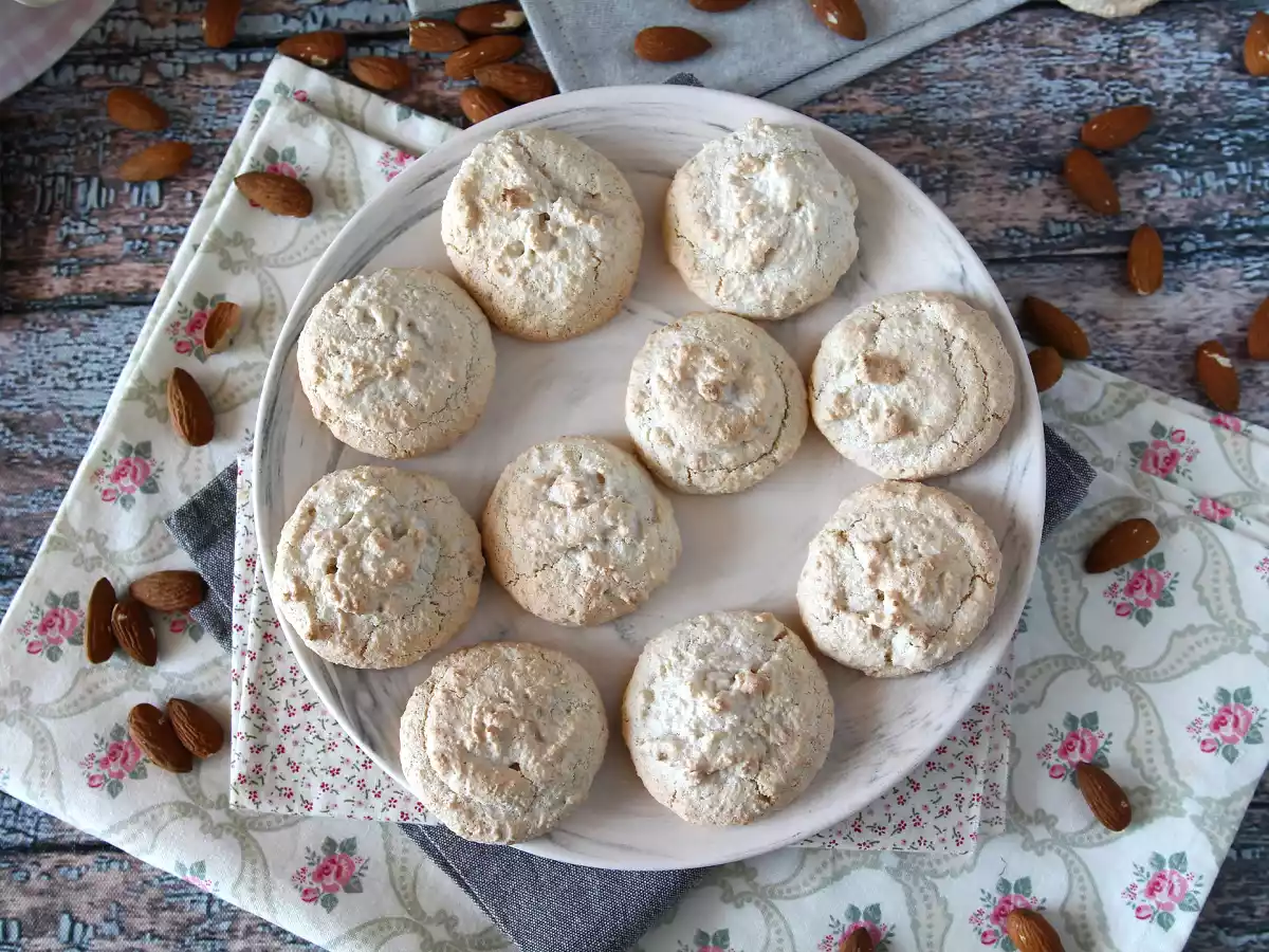 Amaretti, włoskie migdałowe smakołyki idealne do kawy! - zdjęcie 5