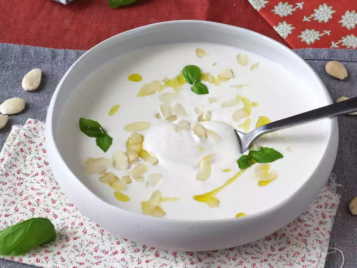 Andaluzyjskie Ajoblanco: zimna zupa, na którą zawsze masz ochotę latem - zdjęcie 4